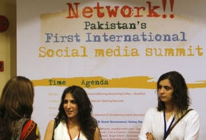 Young Pakistanis blog, tweet to push for change