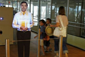 Paris airport tests 'virtual' boarding agents