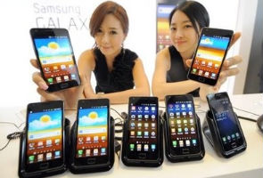 Samsung challenges Apple with new smartphone