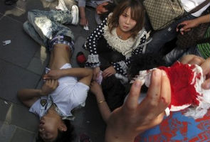 Scuffle at Apple store phone launch in Beijing