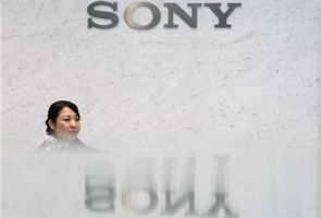 Sony CEO wields axe, sets turnaround targets