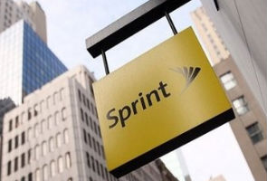 Sprint posts wider loss, teams with LightSquared