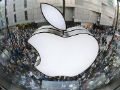 Greenpeace activists arrested outside Apple