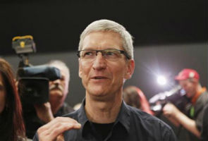 Apple CEO Cook in China over iPad's trademark troubles