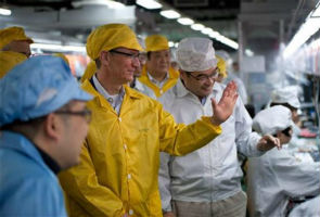 Apple assembly line gets pay raise, fewer hours