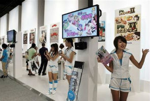 Tokyo game show turns to cell phones, has new star