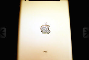 5 million pound iPad comes with T-Rex bone