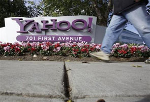 Yahoo shows progress under new CEO with 1Q results