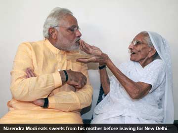 narendra-modi-with-mother-file.jpg