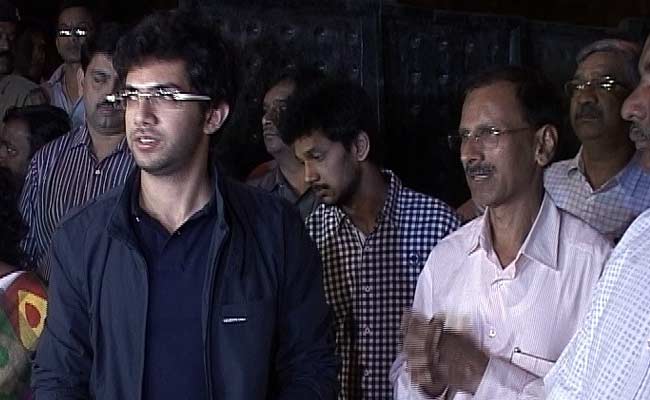 Aditya_Thackeray_inspecting_roads_Mumbai_650.jpg