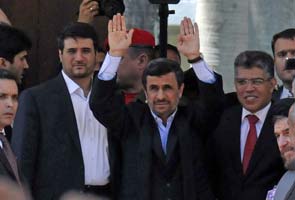 Ahmadinejad_chavez_funeral_295.jpg