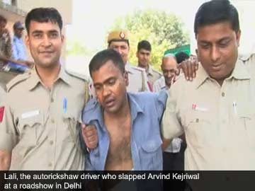 Autorickshaw_driver_slaps_Arvind_Kejriwal_caption_360x270.jpg
