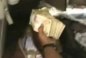 Cash_seized_in_Ranchi_295x200.jpg