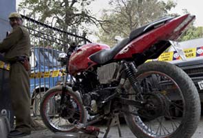 Delhi_car_blast_bike_295x200.jpg