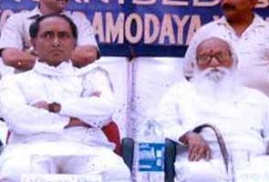 Digvijaya_Singh_with_Nanaji_deshmukh_295.jpg