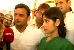 Dimple_with_Akhilesh_295.jpg