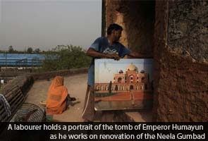 Humayuntombportrait295x200.jpg