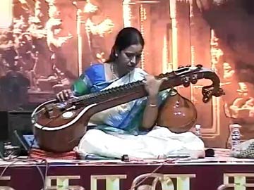 Jayanti_Kumaresh_veena_360.jpg