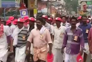 LDF_protesters_outside_Kerala_Assembly_295_1_12Aug13.jpg