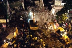 Mumbai_building_collapse_top_295x200.jpg