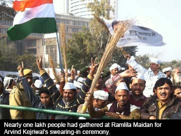 RAMLILA_CROWD_WITh-caption-360_54.jpg