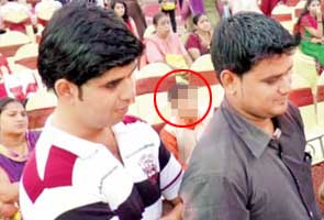 midday_family gatecrashes_wedding_295.jpg