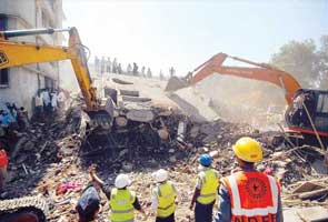 mumbai_buiding_collapse_midday_295.jpg