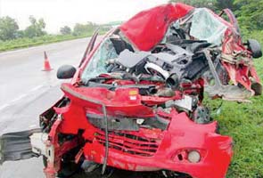 mumbai_pune_eway_accident2_295.jpg