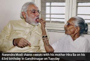 narendra-Modi-with-mother-295-Thisone.jpg