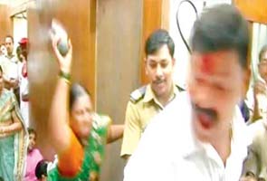 navi_mumbai_mayor_beaten_midday2_295.jpg