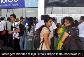 phailin_flights_cancelled_pti_295.jpg