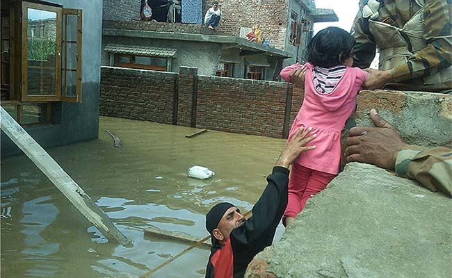 srinagar-baby-rescue-2-650_2.jpg