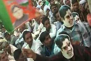 varun-gandhi-masks-295.jpg