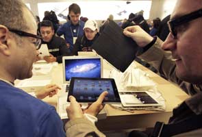 Fans, entrepreneurs among first buyers of new iPad