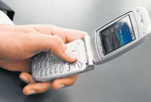 Mobile phone radiations pose serious health risks: Study